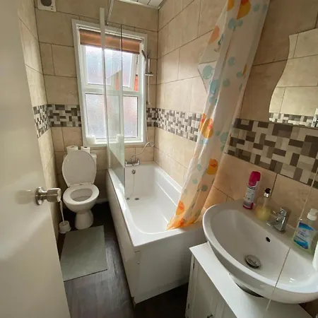 Dews House ليدز